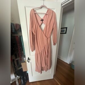 Lulu‘s Wrap dress size extra large color is a pink salmon